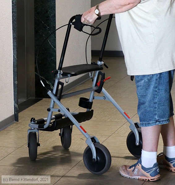 Rollator - offenbar für eine kleinere Person